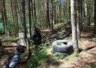 Jugadores del mismo equipo de paintball